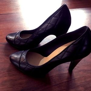 BLACK CHANEL QUILTED LEATHER PUMPS CAP TOE SIZE 6